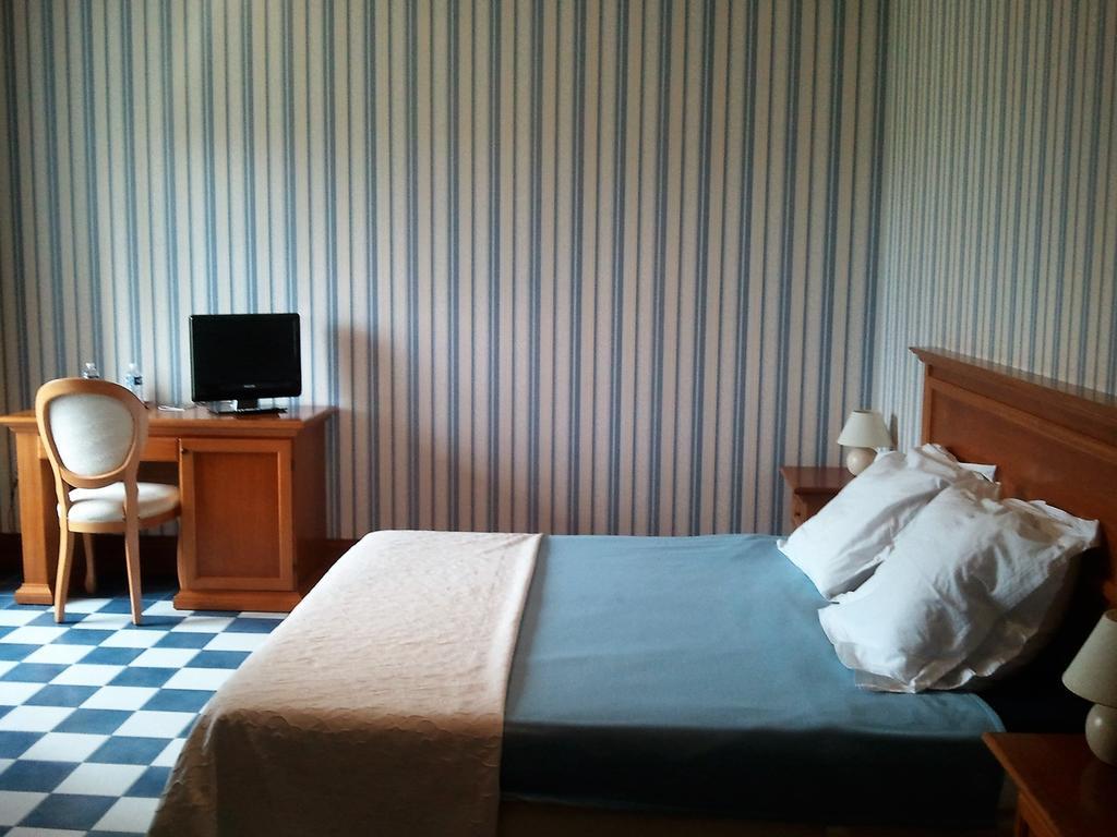 Hotel Chateau Sainte Marie Dompierre-sur-Charente Pokoj fotografie